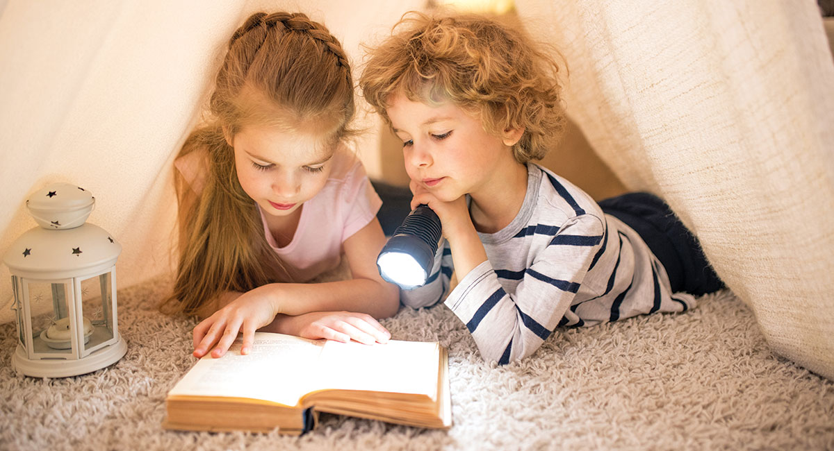 young children reading