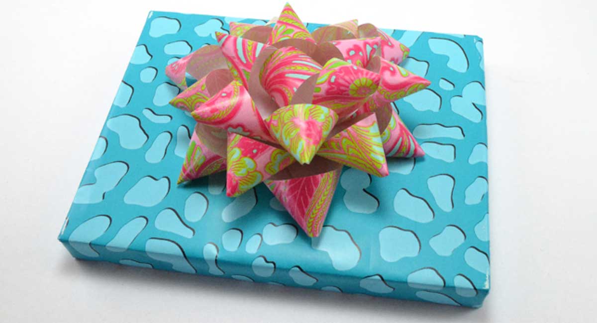 Wrapping paper craft - paper bow