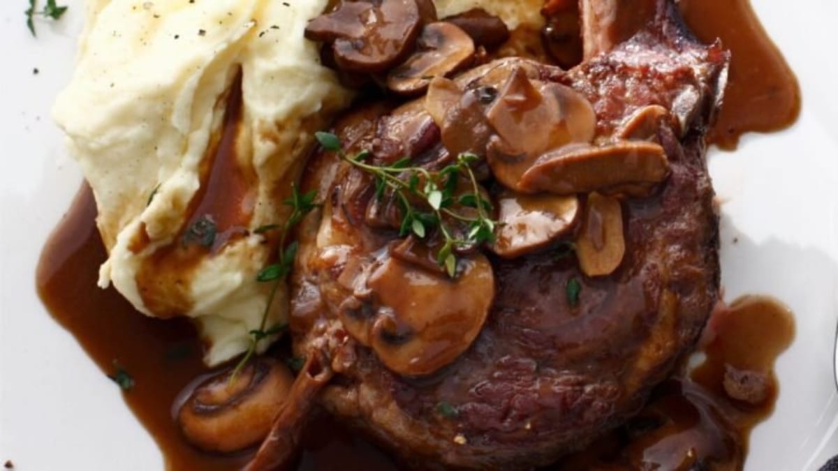 slow cooked beef and mushrooms with mashed potato recipe