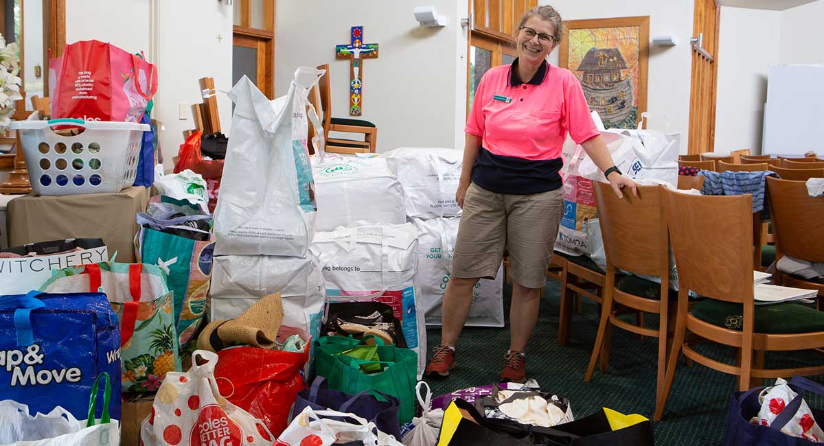 Flinders-Reverend_kathrin_Koning_sorts-items-for-gympie_flood_relief_donations