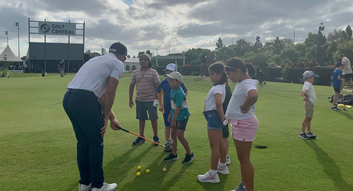 Group of Kids at Golf Bne's junior golf clinic