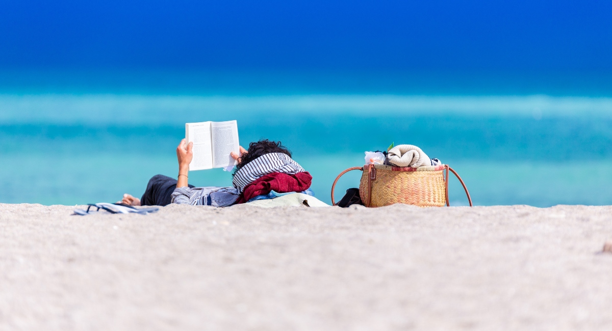 4 Sizzling books for summer holidays