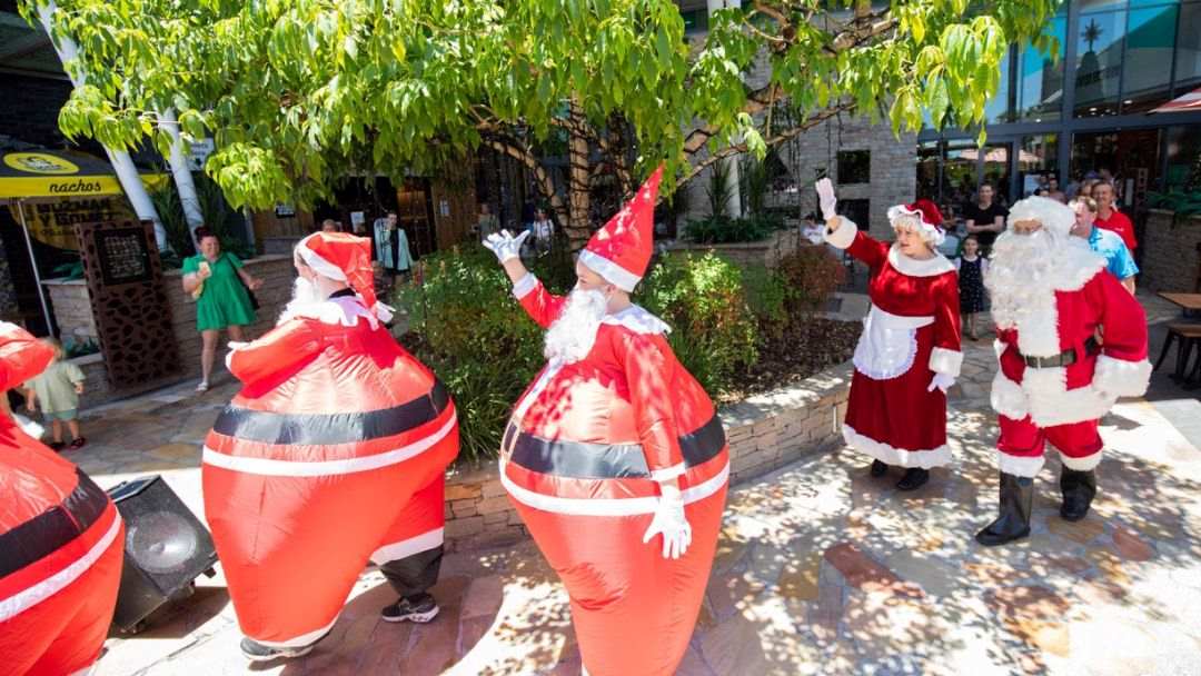 Santas Arrival Parade Kawana Shoppingworld