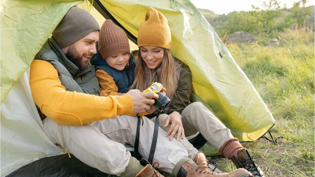 Bundle up! Top tips for winter camping with kids