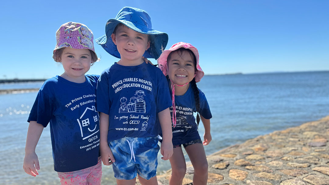 Chermside kindy kids swap screens for sand at beach kindy cricket day