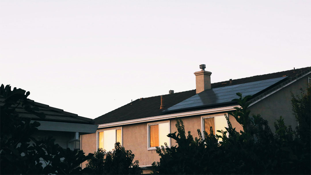 Ways solar power helps families cut energy costs
