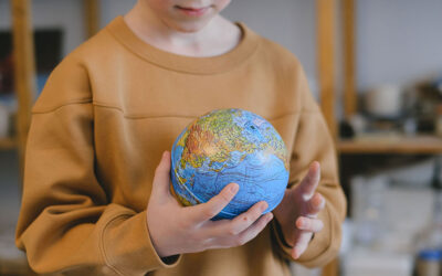 Screen-Free Gifts That Spark Curiosity: Globes and Maps for Kids