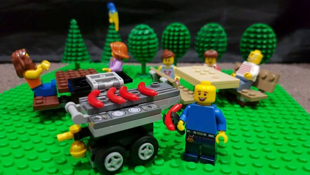 Qlug December Lego® Social